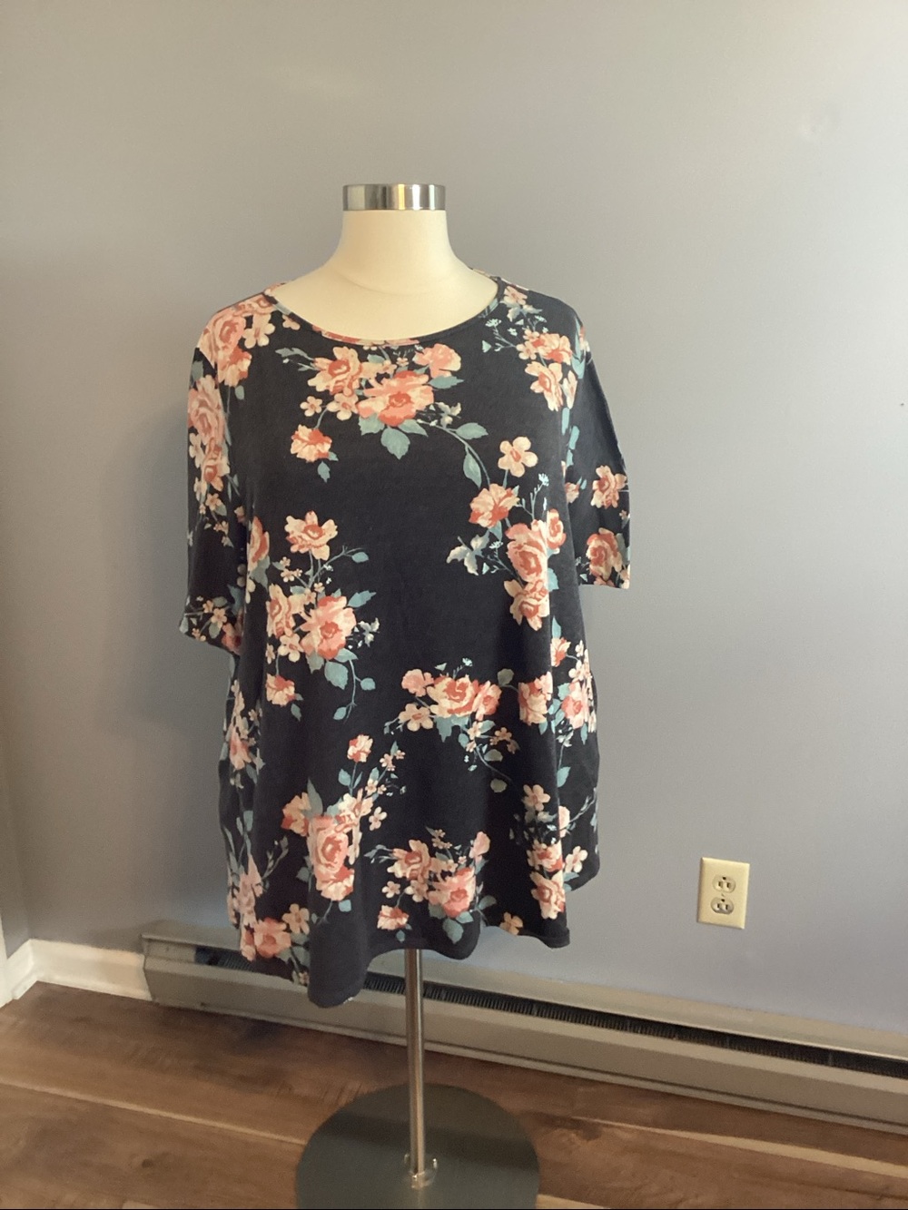 Casual Gray floral print Short-Sleeve Women's Top